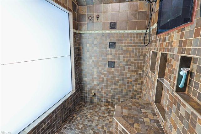 501 Shadow Brooke DR, Chesapeake, VA 23320