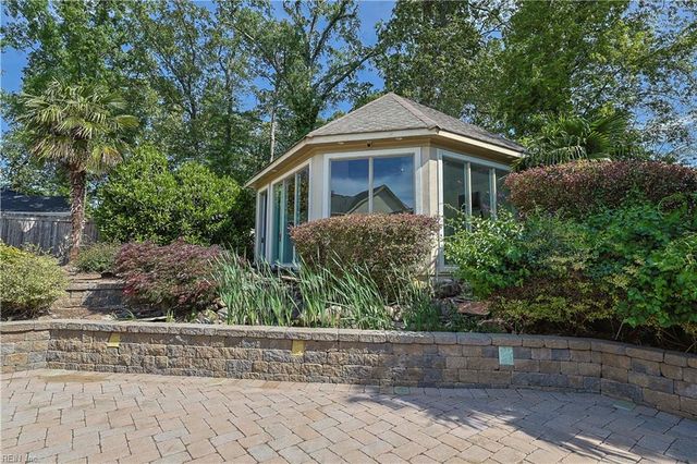 501 Shadow Brooke DR, Chesapeake, VA 23320
