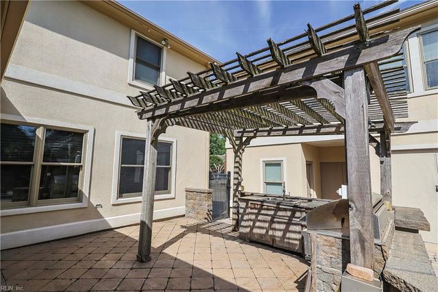 501 Shadow Brooke DR, Chesapeake, VA 23320