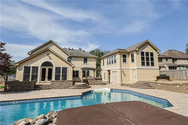 501 Shadow Brooke DR, Chesapeake, VA 23320
