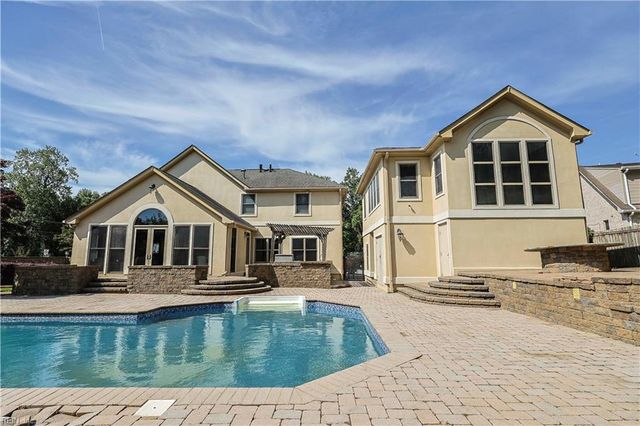 501 Shadow Brooke DR, Chesapeake, VA 23320