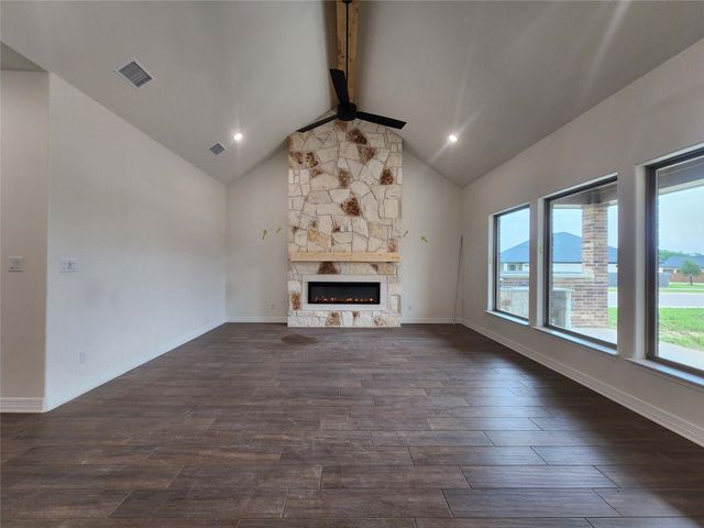 801 Golden Eagle CV, Salado, TX 76571