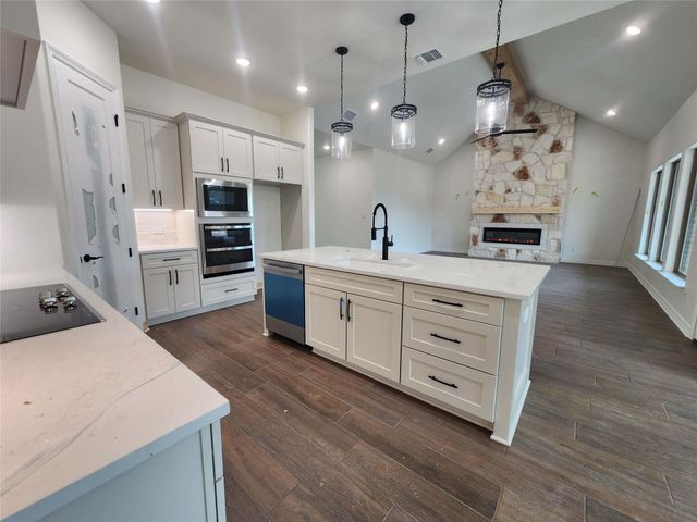 801 Golden Eagle CV, Salado, TX 76571