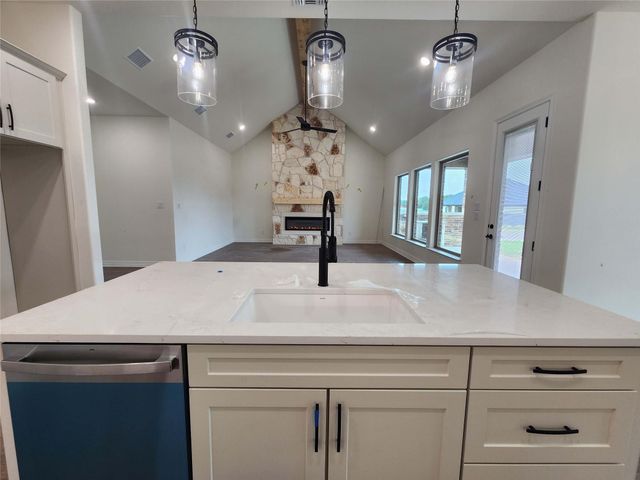 801 Golden Eagle CV, Salado, TX 76571