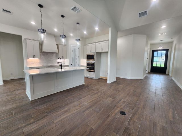801 Golden Eagle CV, Salado, TX 76571