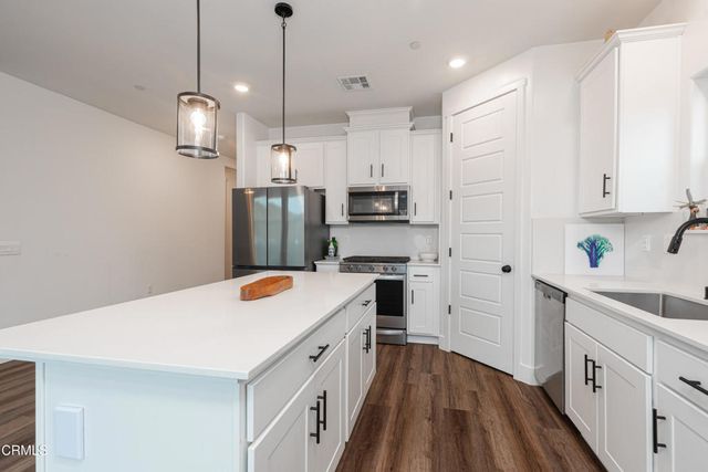 7808 Martian River Street, Bakersfield, CA 93311