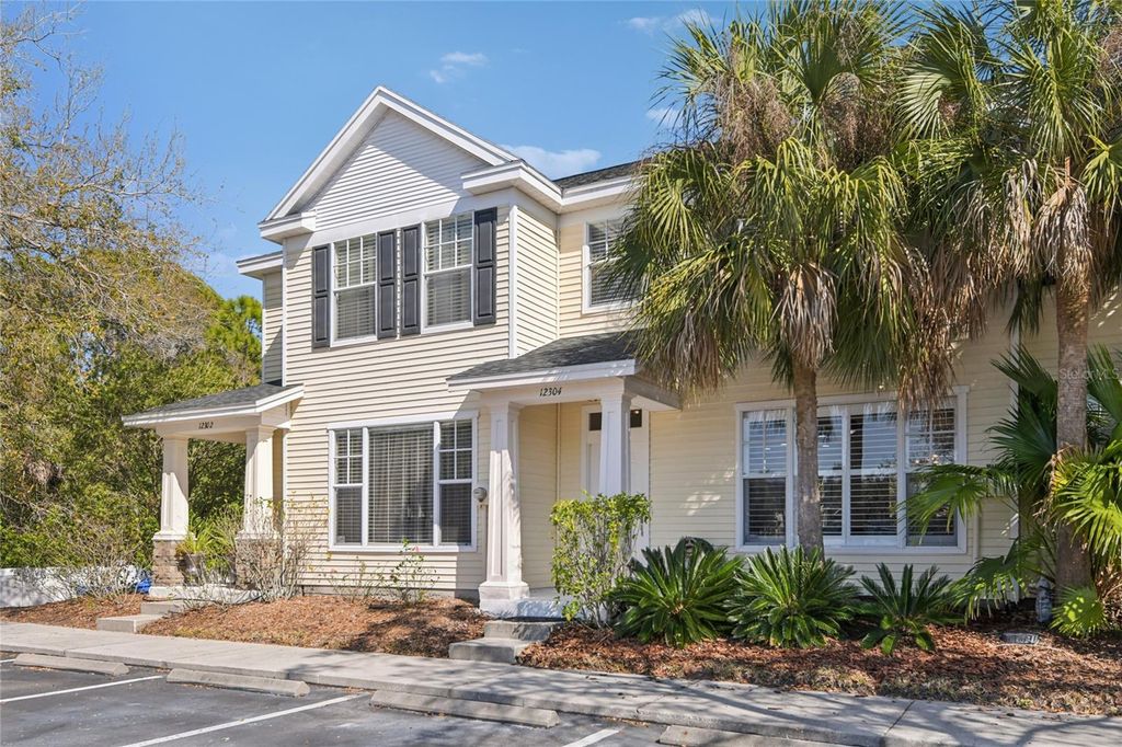 Image 2 of property listing at 12304 COUNTRY WHITE CIRCLE, Tampa, FL 33635