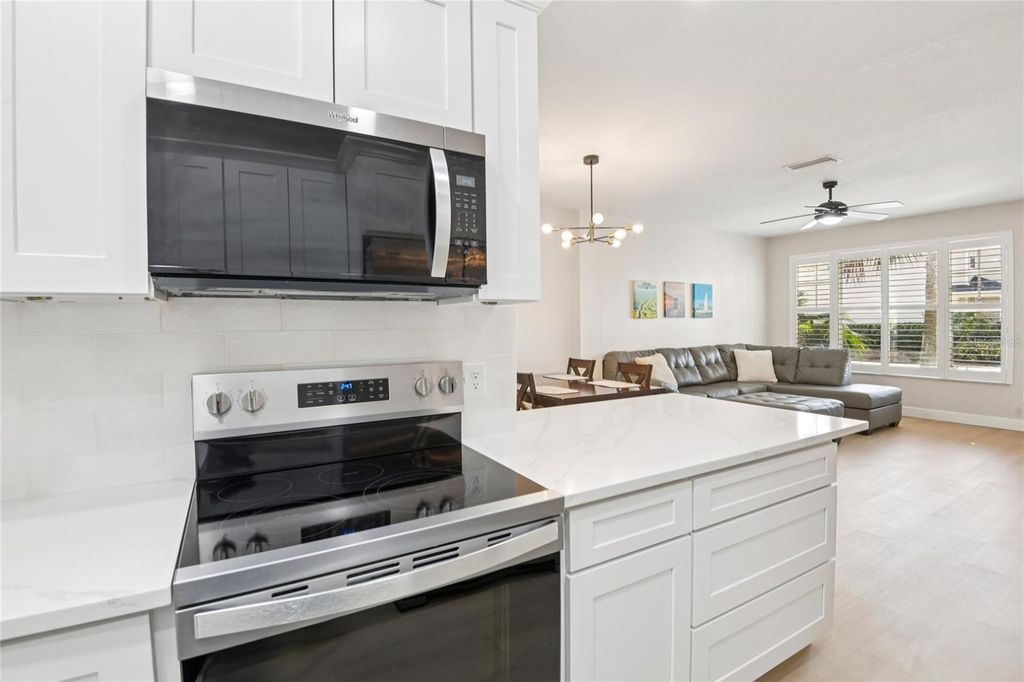 Image 13 of property listing at 12304 COUNTRY WHITE CIRCLE, Tampa, FL 33635