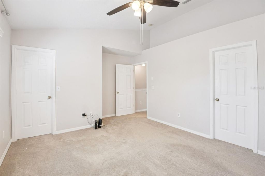 Image 20 of property listing at 12304 COUNTRY WHITE CIRCLE, Tampa, FL 33635