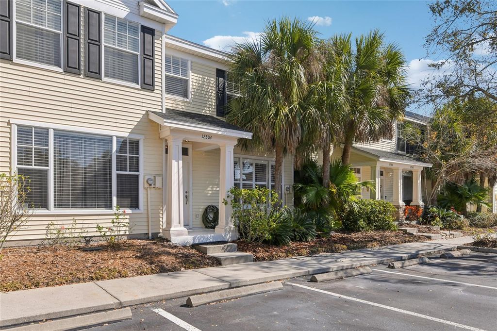 Image 3 of property listing at 12304 COUNTRY WHITE CIRCLE, Tampa, FL 33635