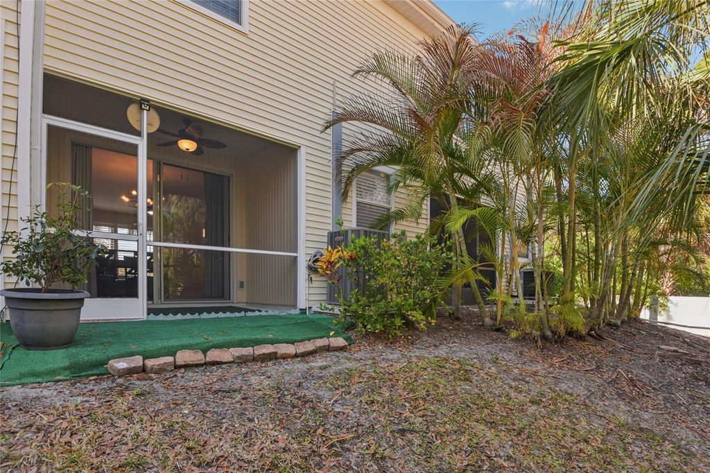 Image 29 of property listing at 12304 COUNTRY WHITE CIRCLE, Tampa, FL 33635