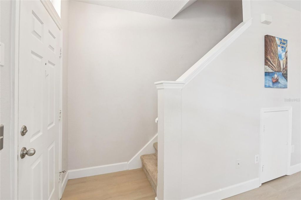 Image 4 of property listing at 12304 COUNTRY WHITE CIRCLE, Tampa, FL 33635