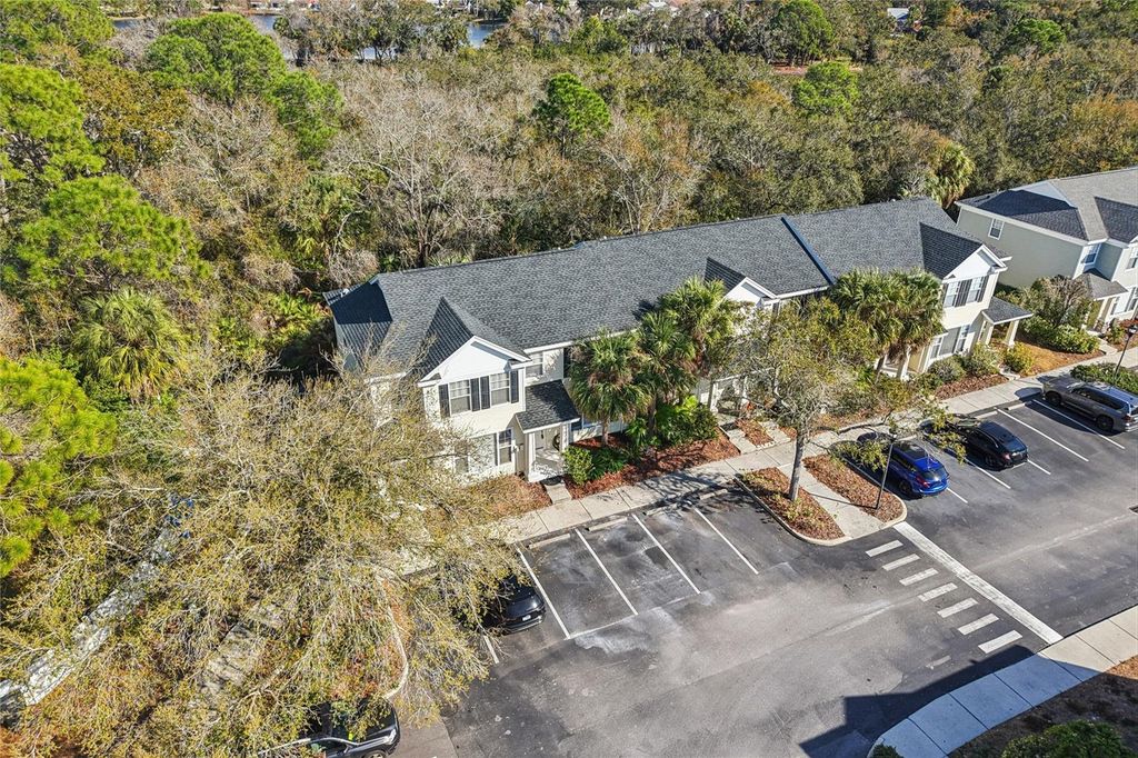 Image 33 of property listing at 12304 COUNTRY WHITE CIRCLE, Tampa, FL 33635