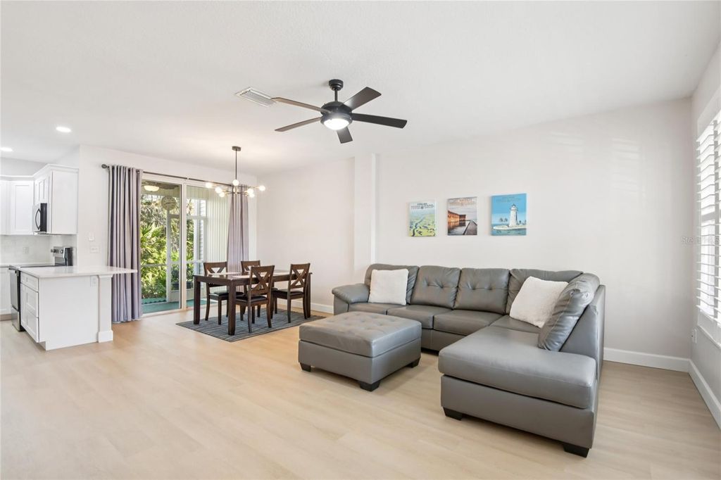 Image 5 of property listing at 12304 COUNTRY WHITE CIRCLE, Tampa, FL 33635