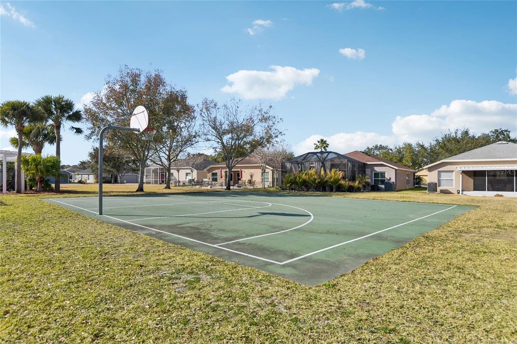 Image 44 of property listing at 12304 COUNTRY WHITE CIRCLE, Tampa, FL 33635