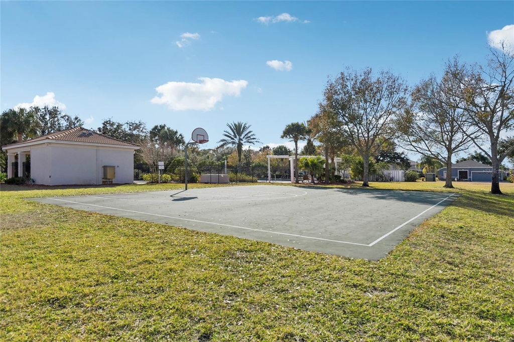 Image 45 of property listing at 12304 COUNTRY WHITE CIRCLE, Tampa, FL 33635