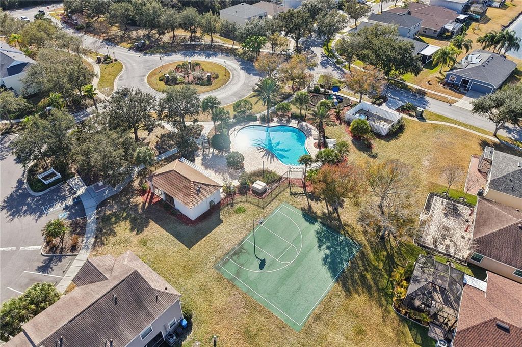 Image 49 of property listing at 12304 COUNTRY WHITE CIRCLE, Tampa, FL 33635