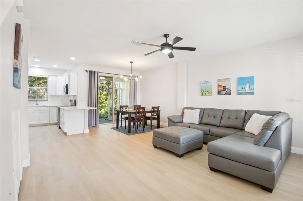 Image 6 of property listing at 12304 COUNTRY WHITE CIRCLE, Tampa, FL 33635