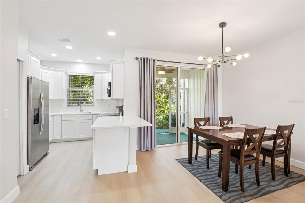 Image 10 of property listing at 12304 COUNTRY WHITE CIRCLE, Tampa, FL 33635