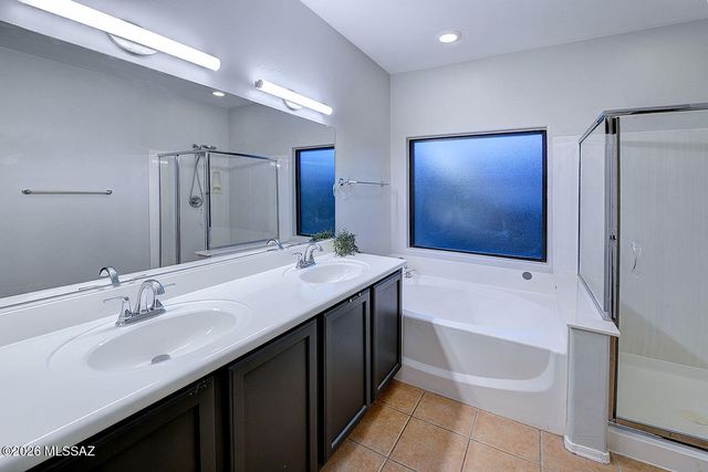 8271 N Rocky Brook Drive, Tucson, AZ 85743