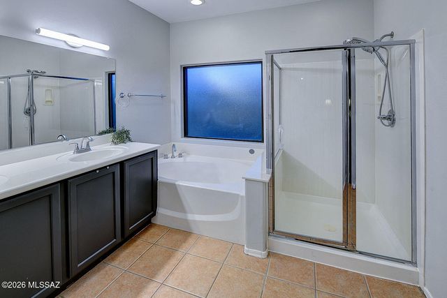 8271 N Rocky Brook Drive, Tucson, AZ 85743