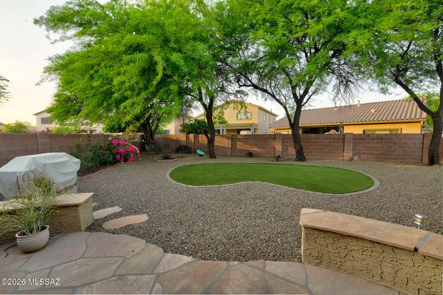 8271 N Rocky Brook Drive, Tucson, AZ 85743