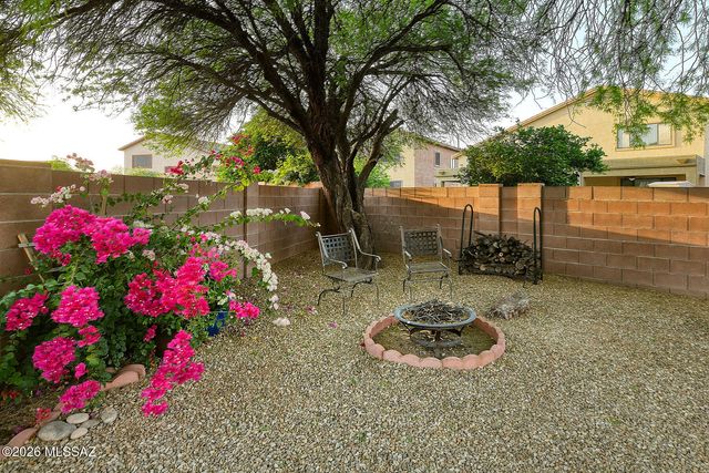 8271 N Rocky Brook Drive, Tucson, AZ 85743