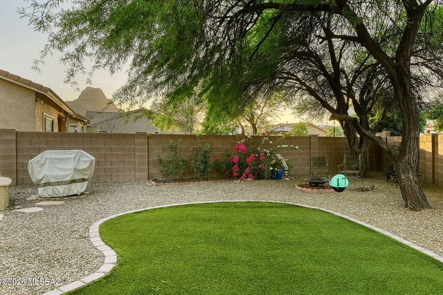 8271 N Rocky Brook Drive, Tucson, AZ 85743