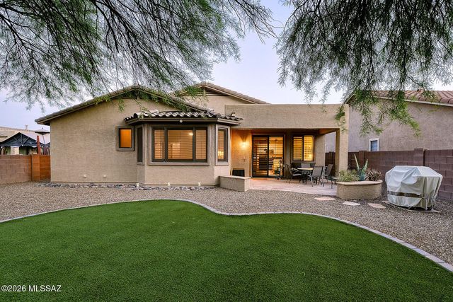 8271 N Rocky Brook Drive, Tucson, AZ 85743