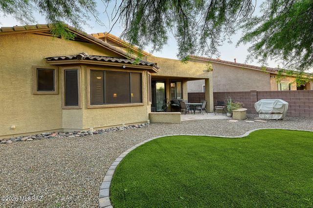 8271 N Rocky Brook Drive, Tucson, AZ 85743