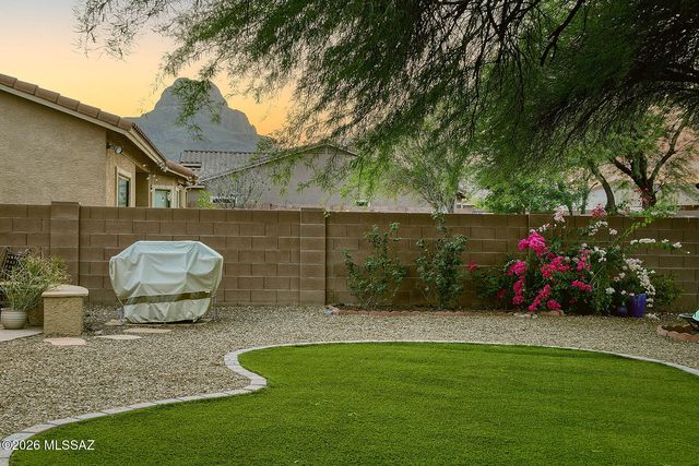 8271 N Rocky Brook Drive, Tucson, AZ 85743