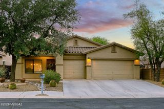 8271 N Rocky Brook Drive, Tucson, AZ 85743