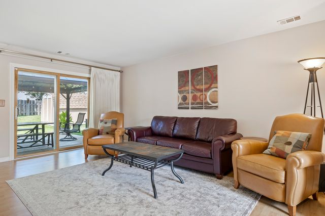 716 Sand Creek Drive, Carol Stream, IL 60188