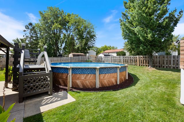 716 Sand Creek Drive, Carol Stream, IL 60188