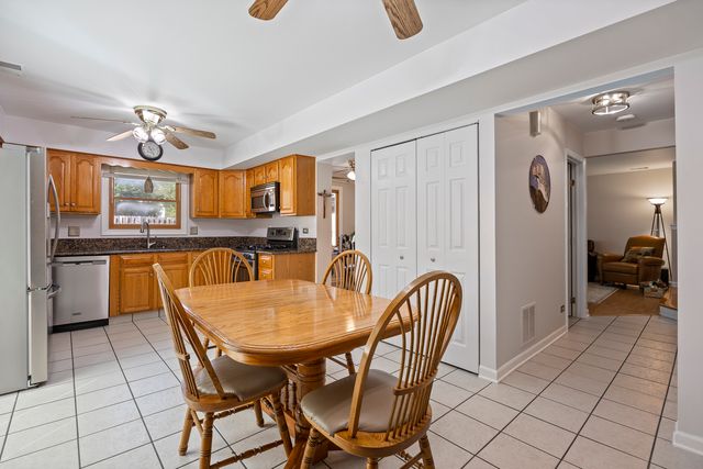 716 Sand Creek Drive, Carol Stream, IL 60188