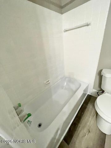 2817 Collingwood Boulevard, Toledo, OH 43610