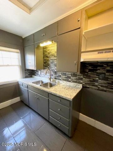 2817 Collingwood Boulevard, Toledo, OH 43610