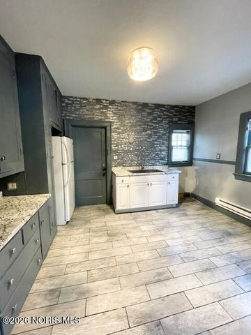 2817 Collingwood Boulevard, Toledo, OH 43610