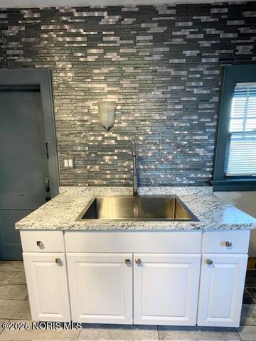 2817 Collingwood Boulevard, Toledo, OH 43610