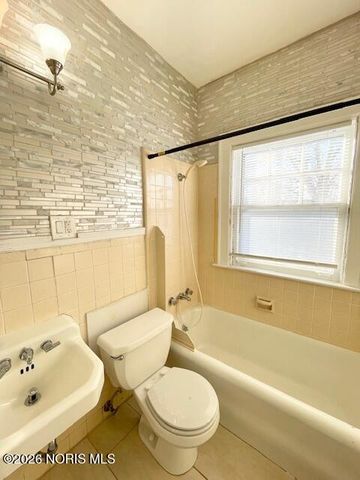 2817 Collingwood Boulevard, Toledo, OH 43610