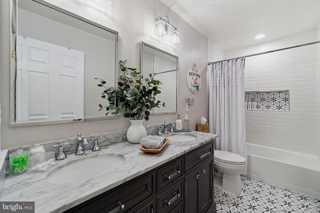 16 KINGS CT, Monroe Township, NJ 08831