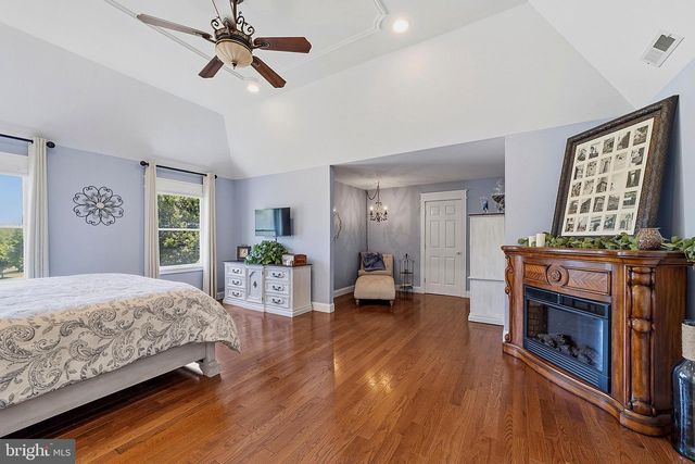 16 KINGS CT, Monroe Township, NJ 08831