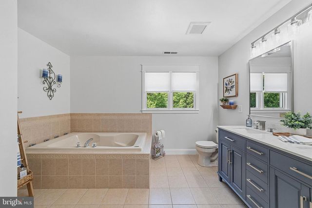 16 KINGS CT, Monroe Township, NJ 08831