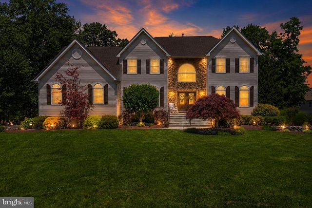 16 KINGS CT, Monroe Township, NJ 08831