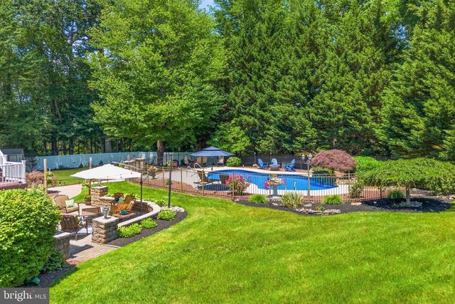 16 KINGS CT, Monroe Township, NJ 08831