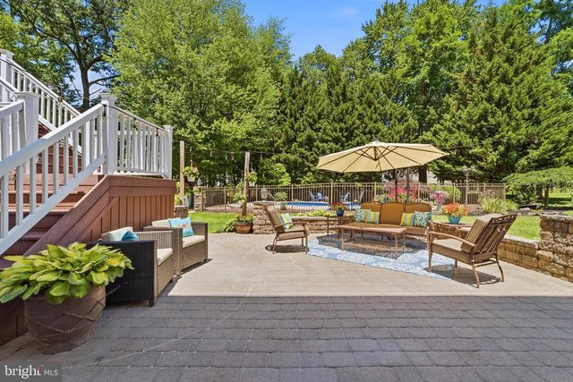 16 KINGS CT, Monroe Township, NJ 08831