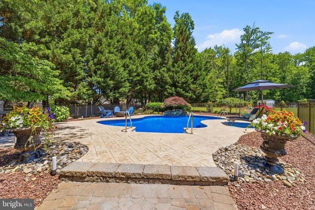 16 KINGS CT, Monroe Township, NJ 08831