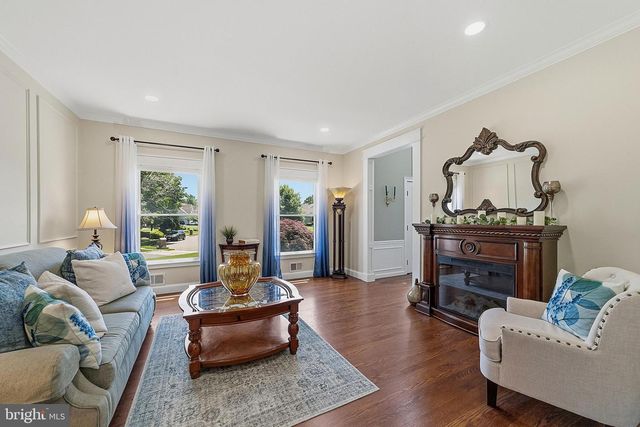 16 KINGS CT, Monroe Township, NJ 08831