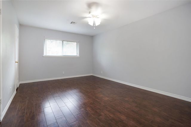 10010 Westview Drive, Houston, TX 77055