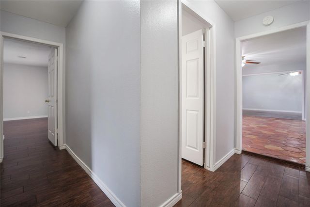 10010 Westview Drive, Houston, TX 77055